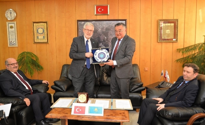 BUÜ’den Kazak üniversiteye akademik destek