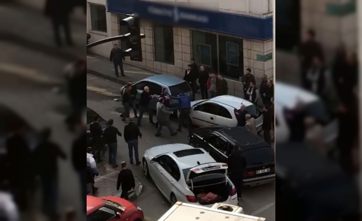 Copların konuştuğu yol verme kavgasında çok sayıda kişi gözaltına alındı