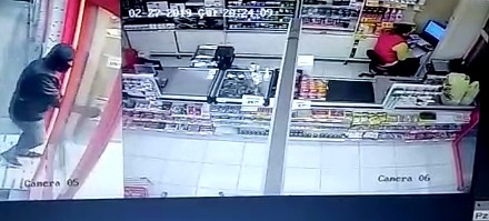 Edremit’te maskeli market soygunu