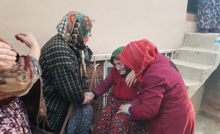 Evi yanan 93 yaşındaki Nazire ninenin gözyaşları