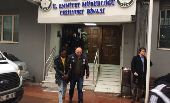 İzmir merkezli göçmen kaçakçılığı operasyonuna 8 tutuklama