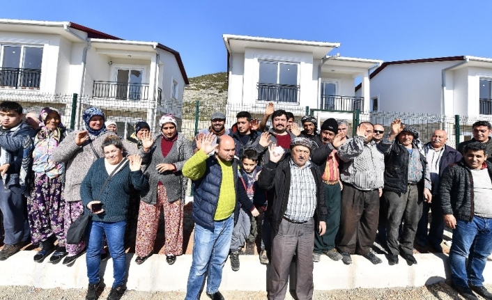 İzmir’de Başkan Kocaoğlu’ndan heyelan bölgesine ev müjdesi