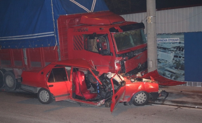 İzmir’de trafik kazası: 1’i ağır 2 yaralı