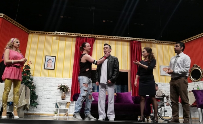 &quot;Kaç Baba Kaç&quot; İzmirlileri kırdı geçirdi