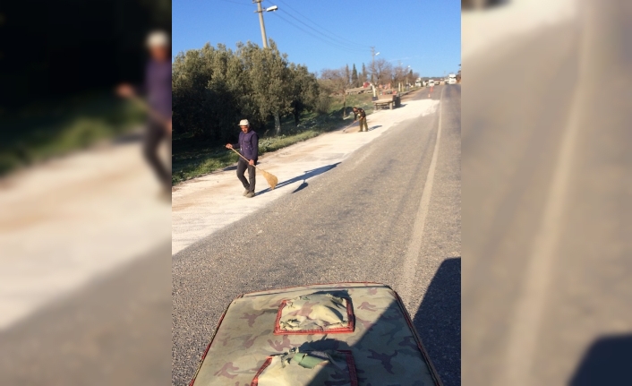 Kara yoluna dökülen mermer tozu sürücülere zor anlar yaşattı