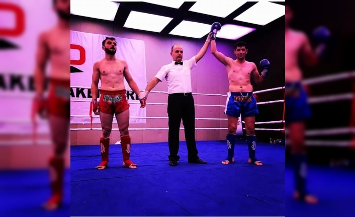 Klas Spor, kick boks turnuvasından kupayla döndü