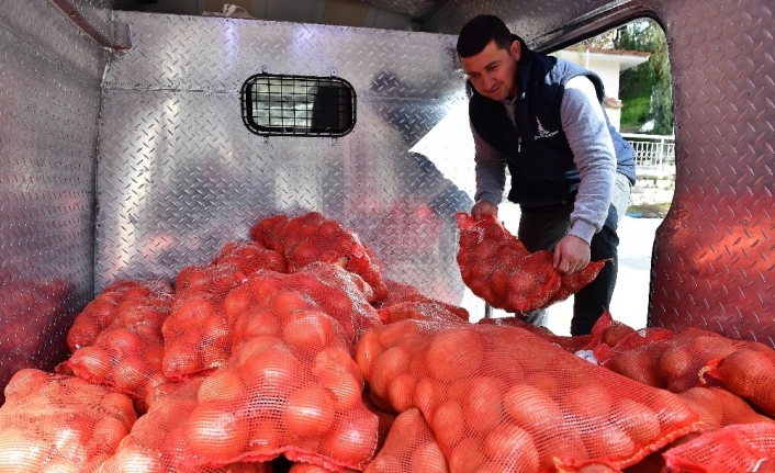 Kocaoğlu açıklamıştı, 35 bin aileye 700 ton patates ve soğan dağıtılıyor