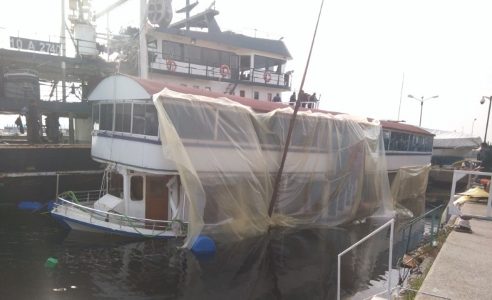 Limanda batan ’Yüzer Restoran’ kurtarıldı