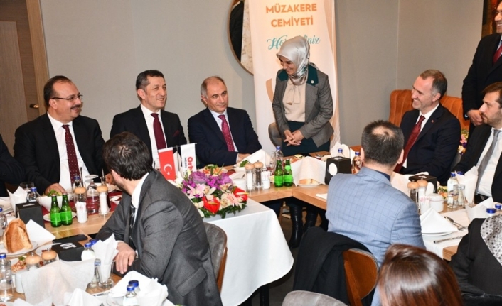 Milli Eğitim Bakanı Ziya Selçuk İnegöl Müzakere Cemiyetiyle buluştu