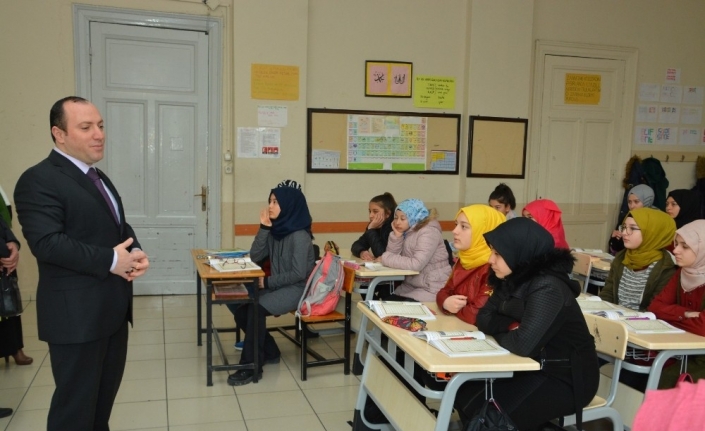 Milli Eğitim Müdürü Yıldız, Gazi İmam Hatip Ortaokulunu ziyaret etti