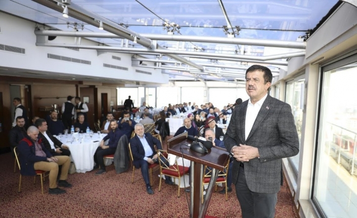 Nihat Zeybekci: "İzmir gelişim dalgasında sörf yapmalı"