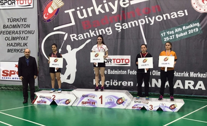 Osmangazi badmintonda rakip tanımıyor