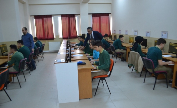 Okulda ahşap oyuncak imal ediyorlar