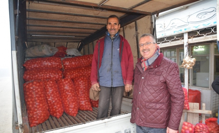 Özkan’dan pazar yeri ve kooperatif ziyaretleri