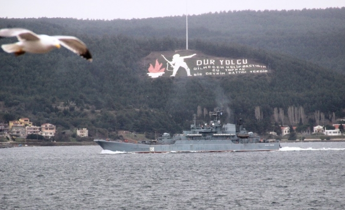 Rus savaş gemileri Çanakkale Boğazı’ndan geçti