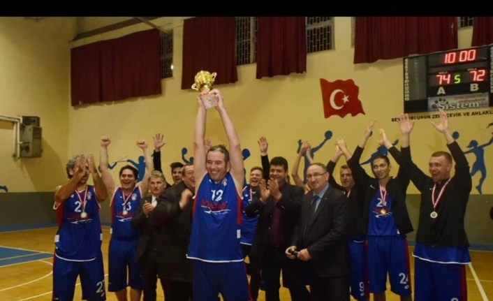 Şampiyon Mustafakemalpaşa Belediye Spor