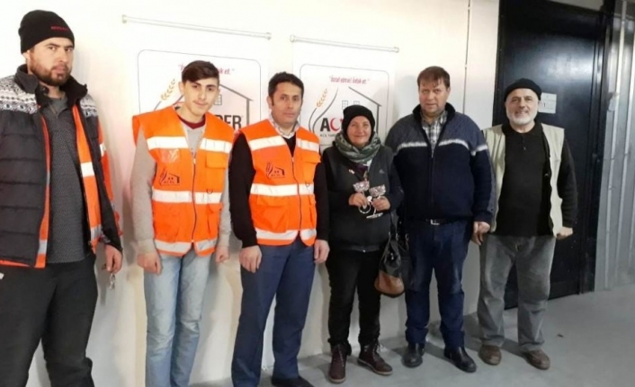 ‘Şefkatli Eller’ İstanbul-Ayvalık arasında mekik dokuyor