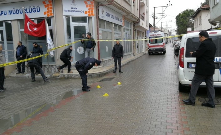 Tapu Müdürlüğü önünde dehşet anları kamerada...