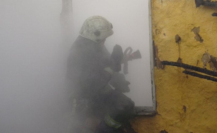 Yangına uykuda yakalandılar, komşuları kurtardı