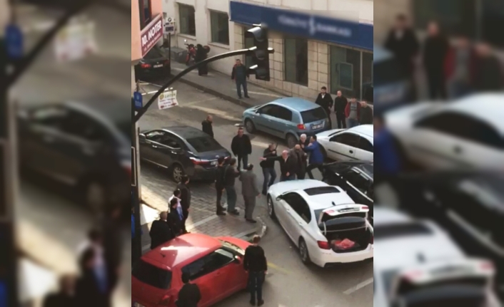 Yol vermedi diye copla dövdüler