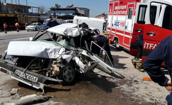 3 aracın karıştığı kazada can pazarı: 1’i ağır 2 yaralı