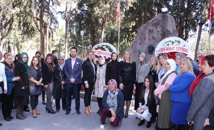 Ayşen Zeybekci’den Zübeyde Hanım’ın anıt mezarına çelenk