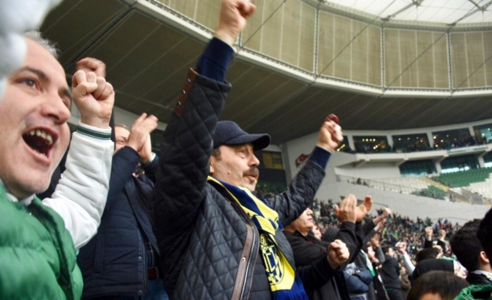 Bursa İl Emniyet Müdürü Ak, Teksas tribününde maç izledi
