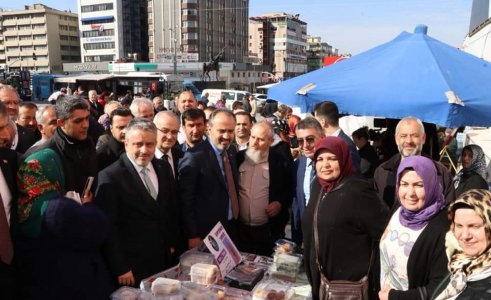 Bursalı kadınlardan Yemen için kermes