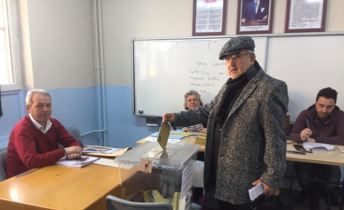 Bursalılar oy kullanmaya başladı