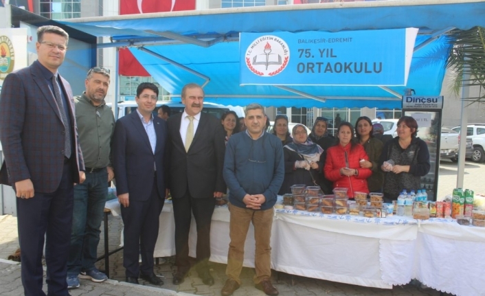 Edremit’te 75.Yıl Ortaokulunun kermesi ilgi gördü