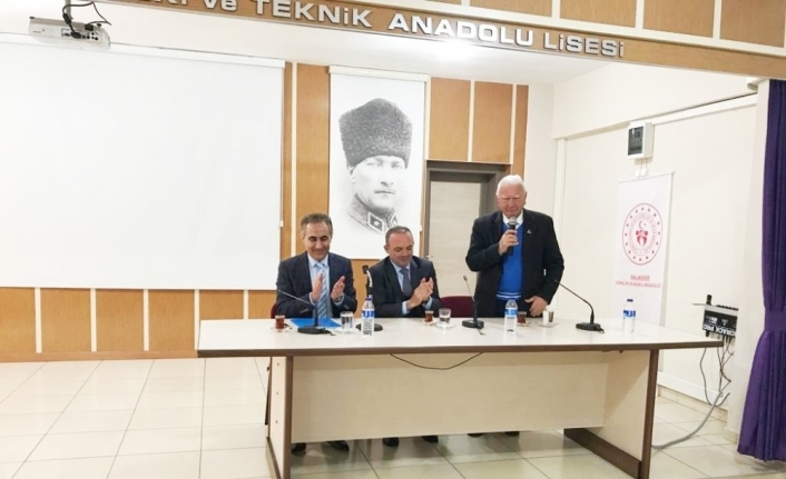 Efsane atlet İsmail Akçay öğrencilerle söyleşiye katıldı