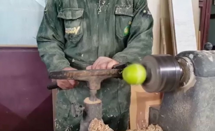 Elma soymanın en ilginç yolu