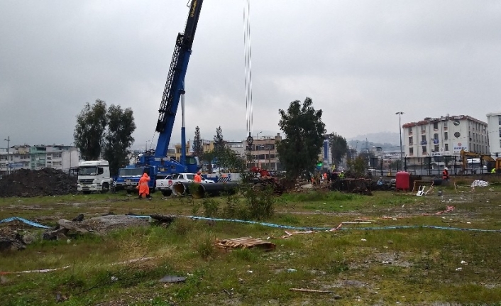 Göçük alanındaki çalışma yağmura rağmen devam ediyor