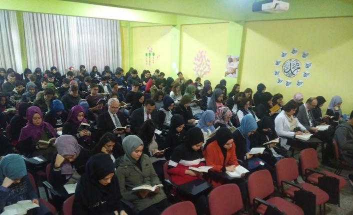 İmam Hatip Lisesi’nde kitap okuma saati