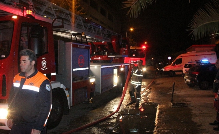 İzmir’de korkutan iş yeri yangını