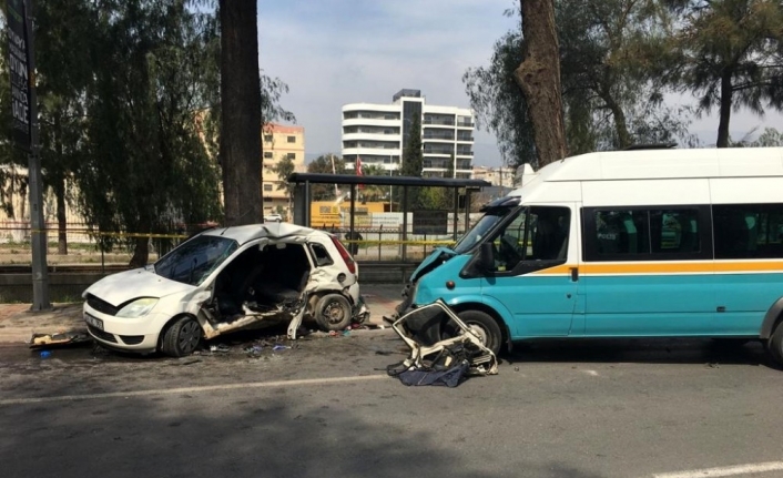 İzmir’de minibüs otomobile çarptı: 1 ölü, 11 yaralı