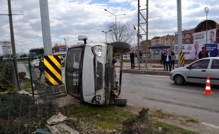 Kamyonet kazası yürekleri ağza getirdi