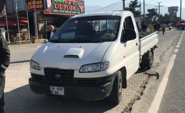 Kamyonet motosiklete çarptı