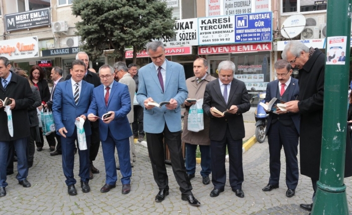 Milli İrade Meydanı’nda kitap okudular