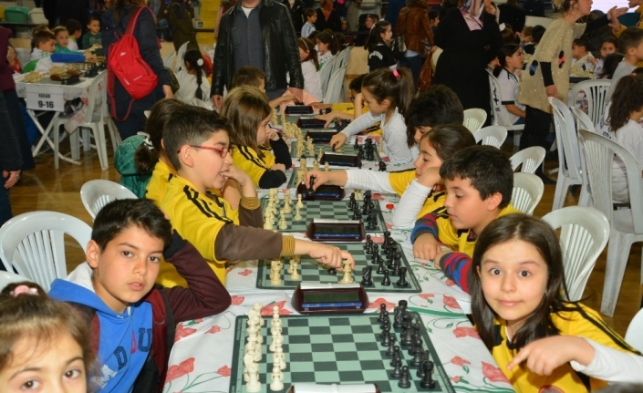 Minik satranççılar birincilik için yarıştı
