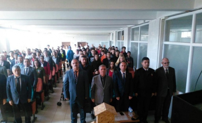 Öğrencilerden ağaçlara kuş evi