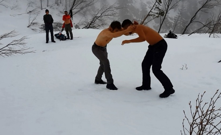 Brezilya’dan eğitim için gelen öğrenci ilk defa kar gördü
