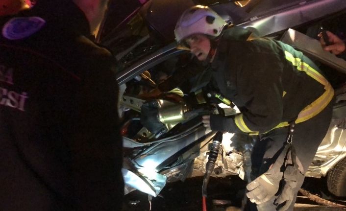 (Özel) Bursa’da feci kaza: 1’i çocuk 3 yaralı