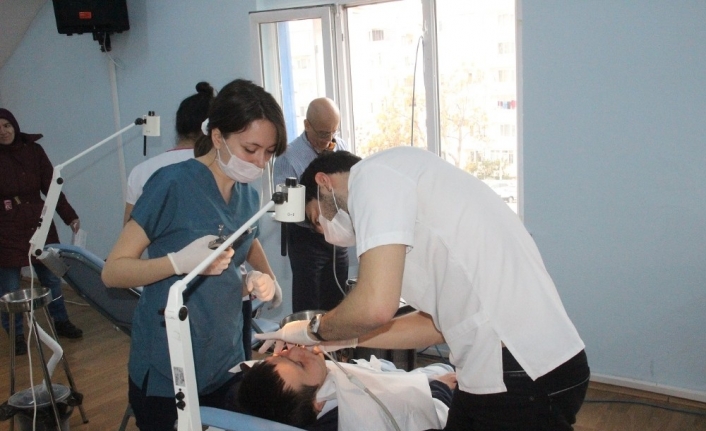 Özel çocuklara diş bakımı