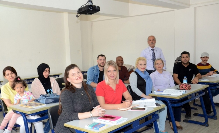 (Özel) Yabancı gelinlerin Türkçe aşkı