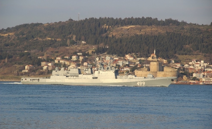 Rus savaş gemisi Çanakkale Boğazı’ndan geçti
