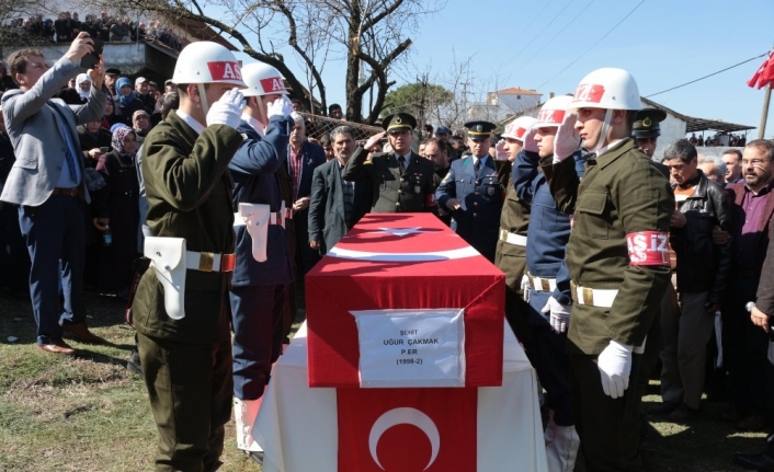 Şehit Er Uğur Çakmak son yolculuğuna uğurlandı