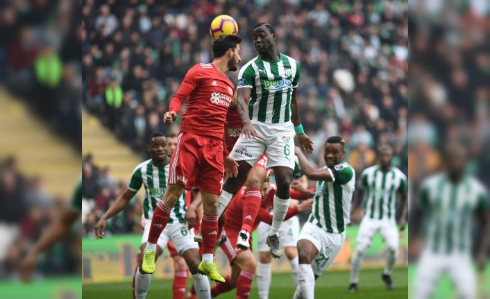 Spor Toto Süper Lig: Bursaspor: 1 - DG Sivasspor: 1 (İlk yarı)