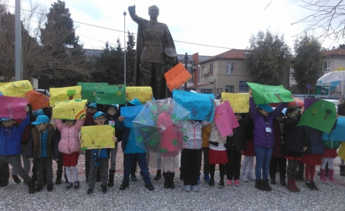 TED İzmir Kolejinden iklim için okul grevine 100 öğrencisiyle destek