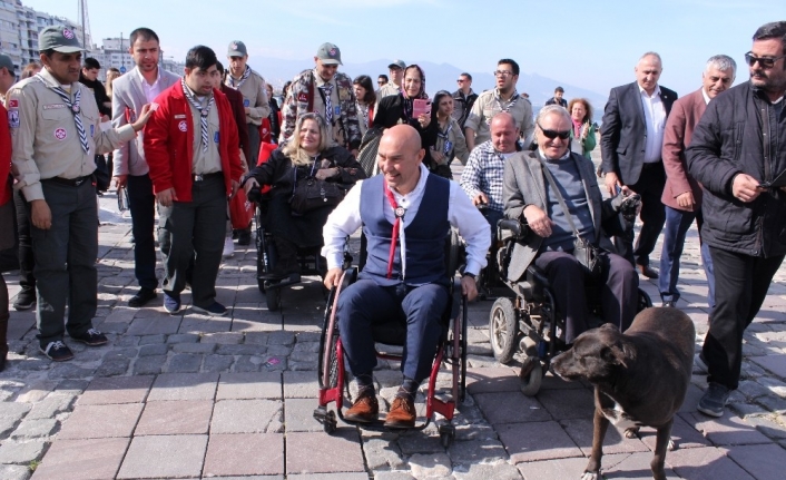 Tunç Soyer’den tekerlekli sandalyeyle dikkat çeken farkındalık eylemi